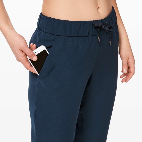 [SOLD] Lululemon On The Fly Joggers - Picture 3 of 5